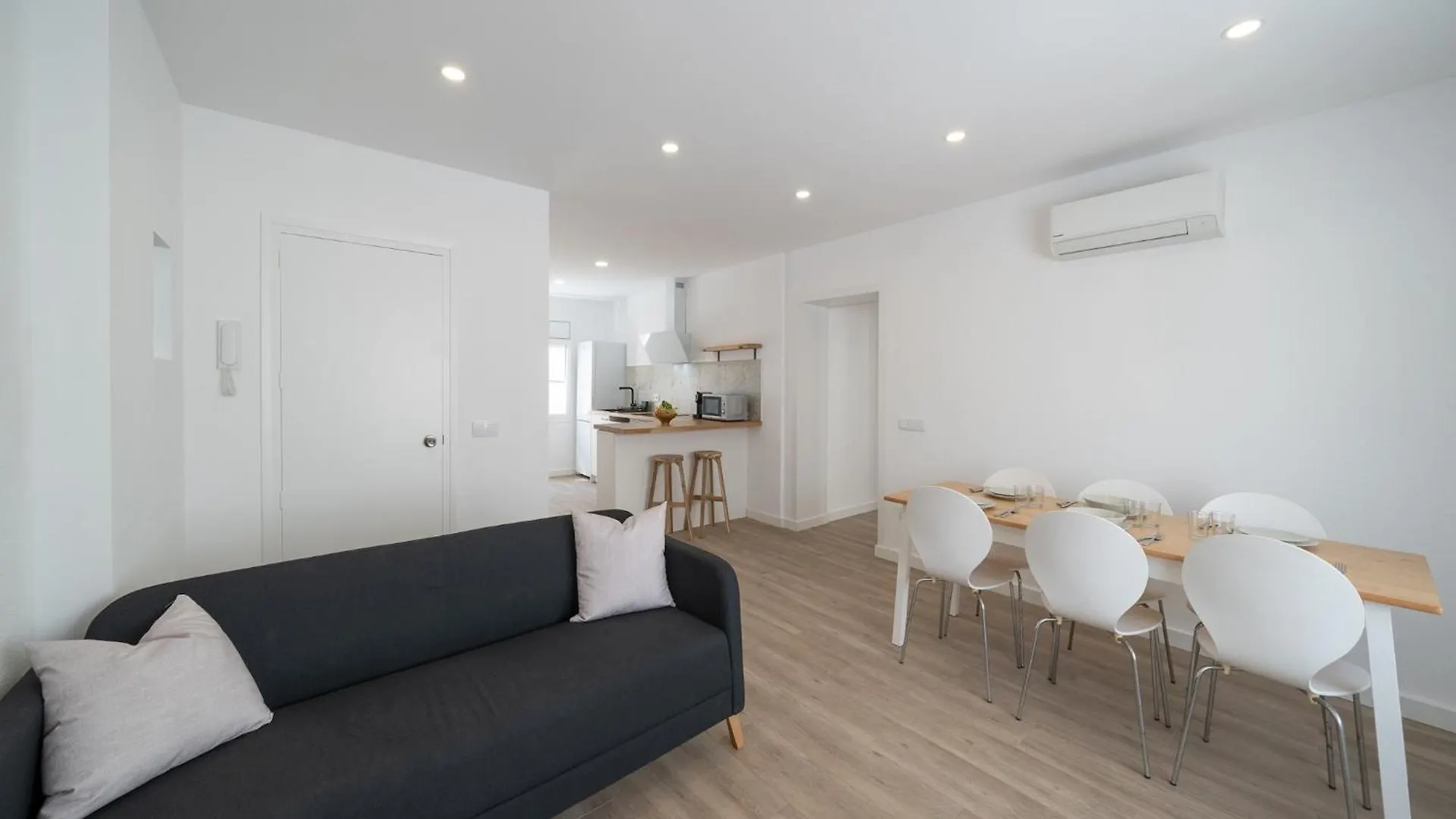 Pet-Friendly Apartment For Six People L' Escala