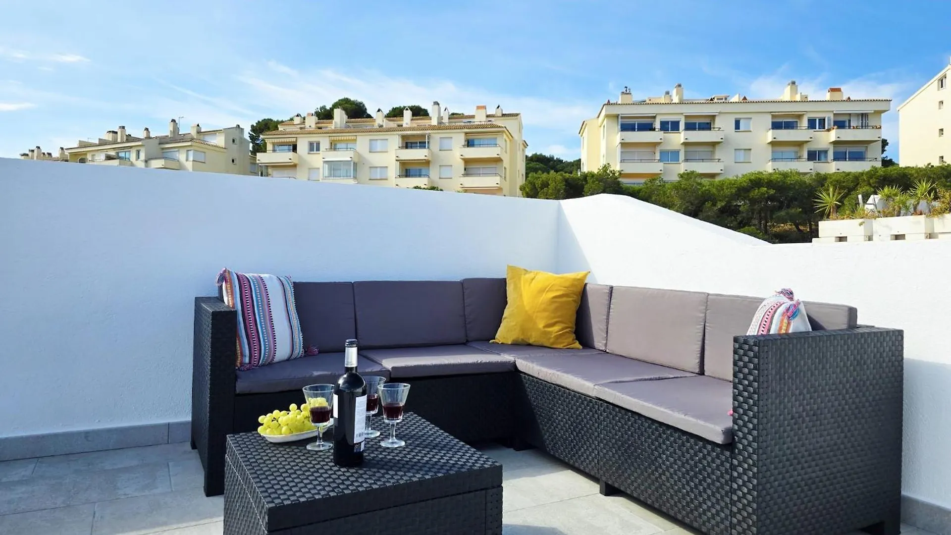 Pet-Friendly Apartment For Six People L' Escala
